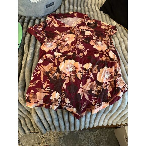 Stars above maroon floral sleep set- rayon shorts & button up top Large - Picture 1 of 4